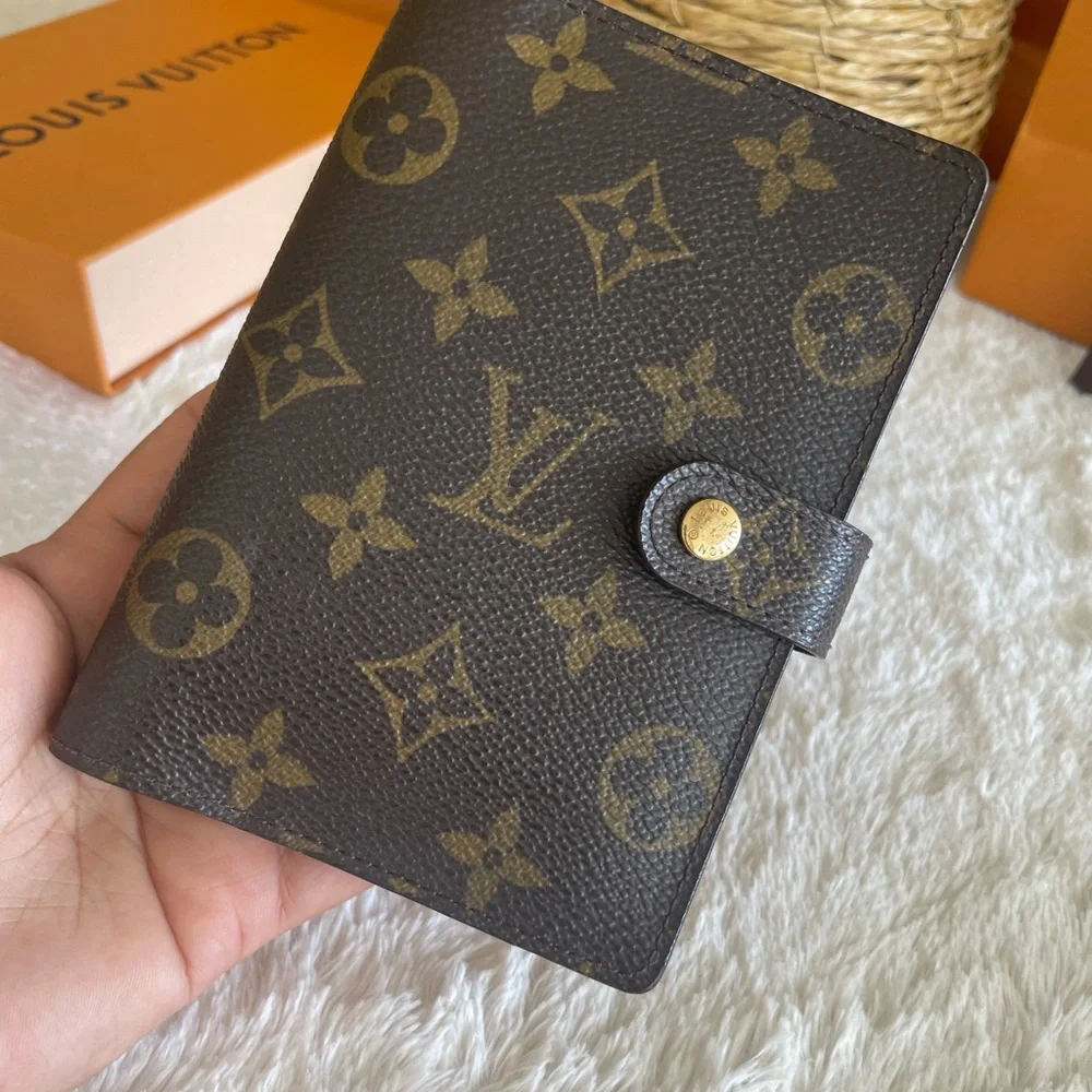 Louis Vuitton agenda pm size🤎🤎🤎🤎💜💜💜